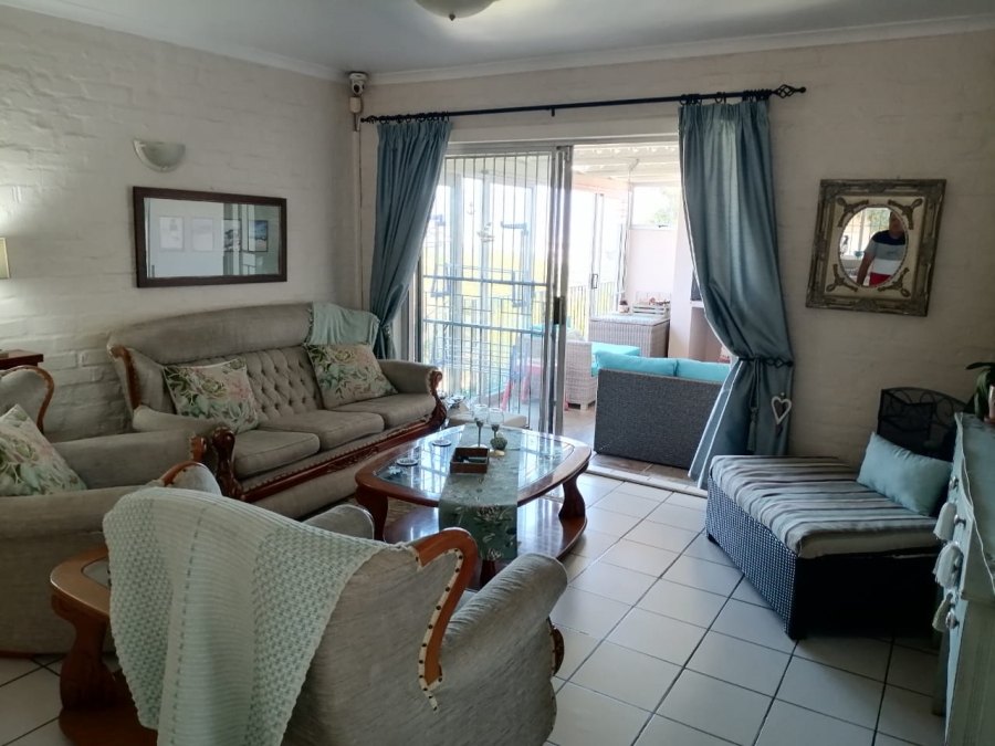 To Let 4 Bedroom Property for Rent in Heldervue Western Cape